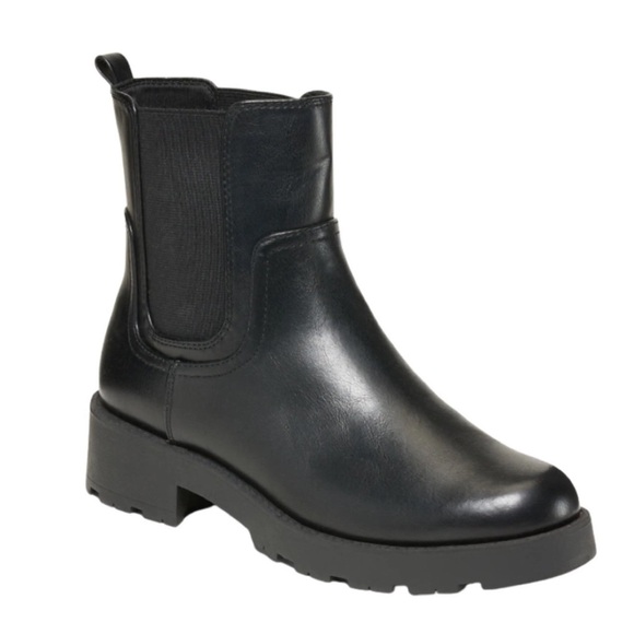 Old Navy Shoes - Old Navy Chelsea Platform Moto Boot